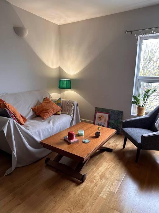 Comfortable 3-bed Flat In Vibrant Camberwell Lejlighed *
