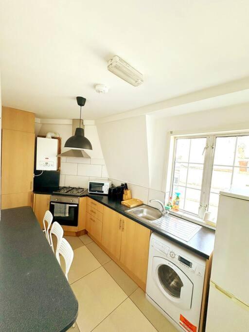3 Bed Comfortable Wk *