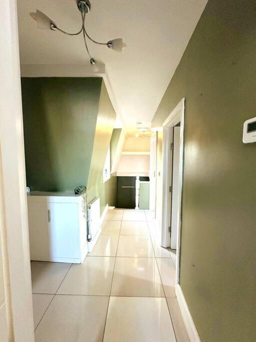 3 Bed Comfortable Wk London
