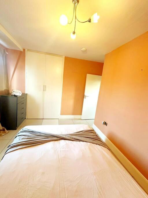 3 Bed Comfortable Wk Apartment London