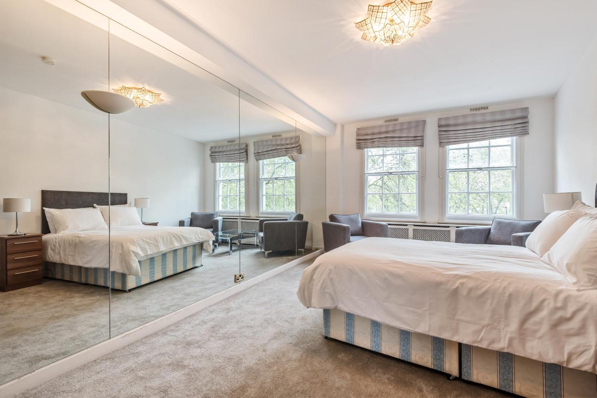 Strathmore Court * Londen