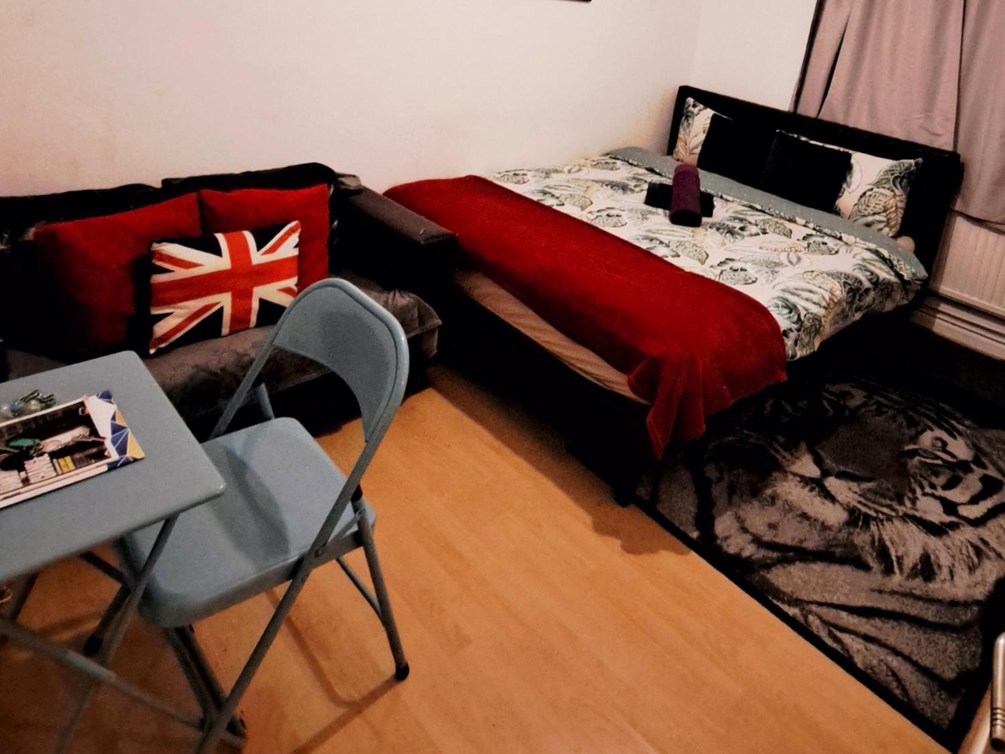 Merciful King Room, In Zone 2-3 * Londres
