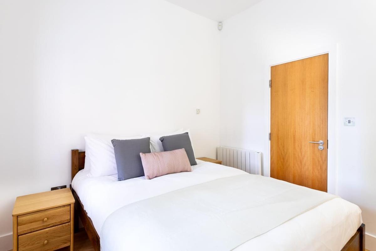 Bright & Comfortable Angel * London