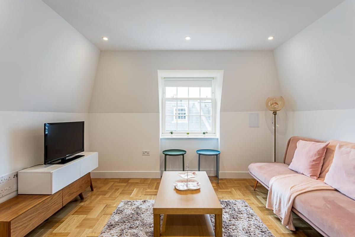 Modern And Stylish In West Kensington Londra