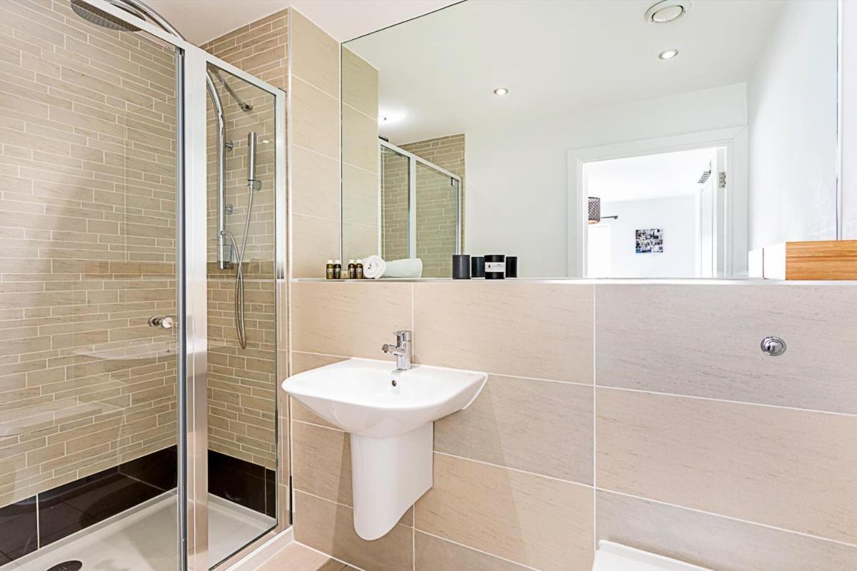 Beautiful Open Plan Garden Flat * Londra