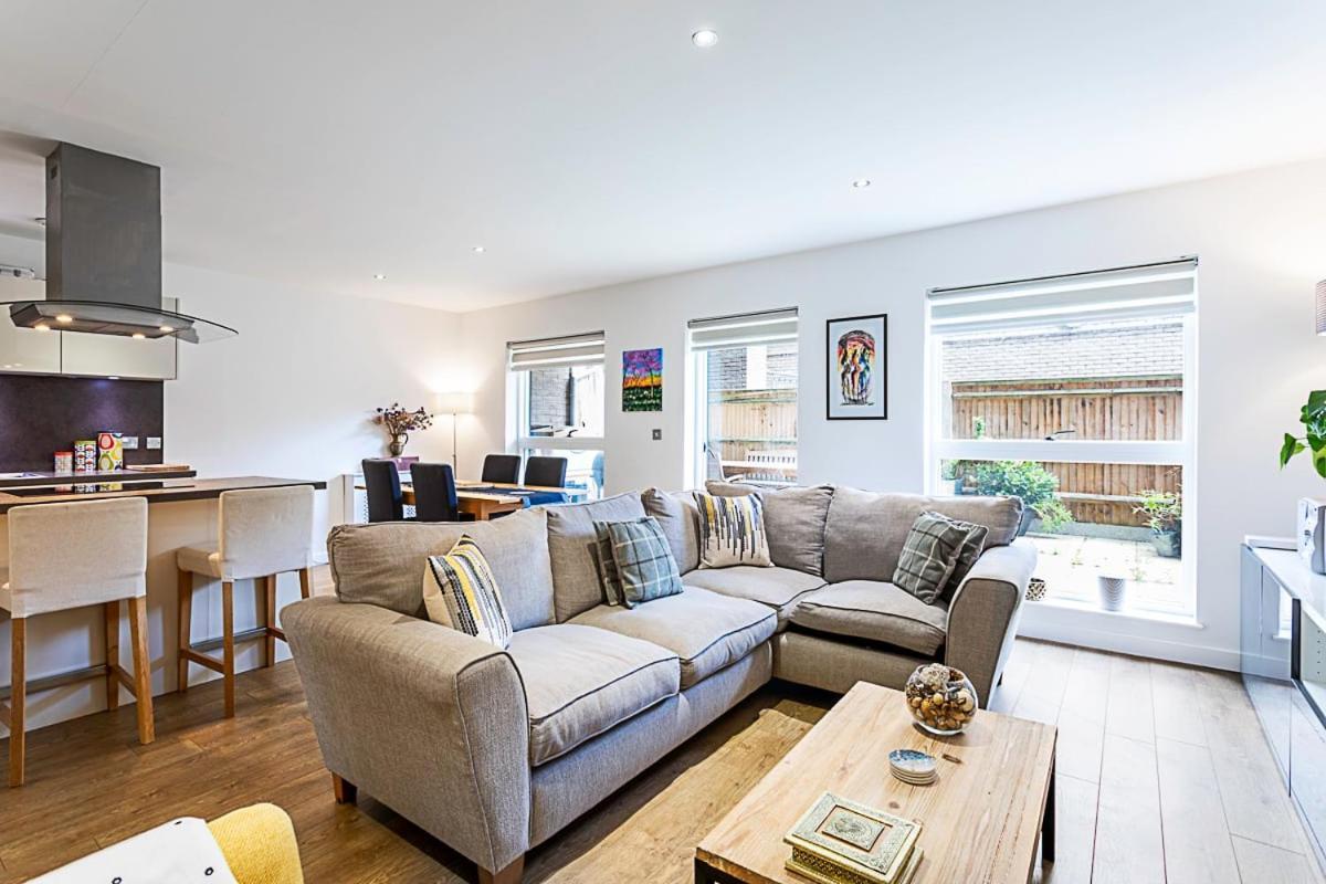 Beautiful Open Plan Garden Flat Leilighet *