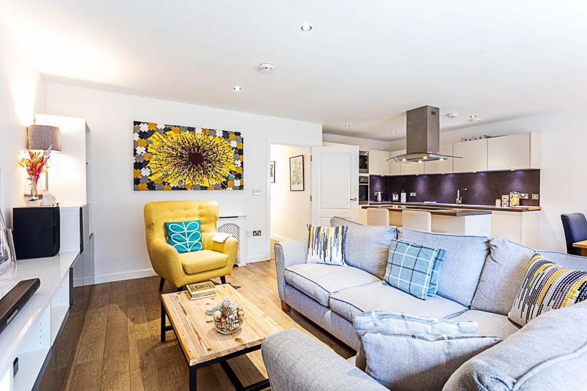 Beautiful Open Plan Garden Flat Leilighet London