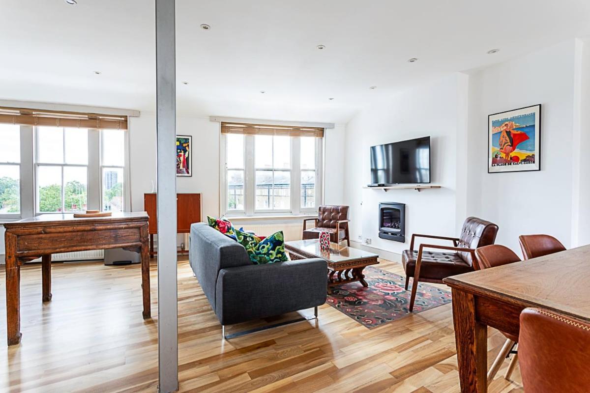 Contemporary Open Plan Penthouse Apartment London