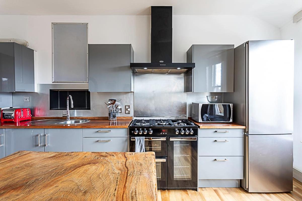 Contemporary Open Plan Penthouse Apartment London