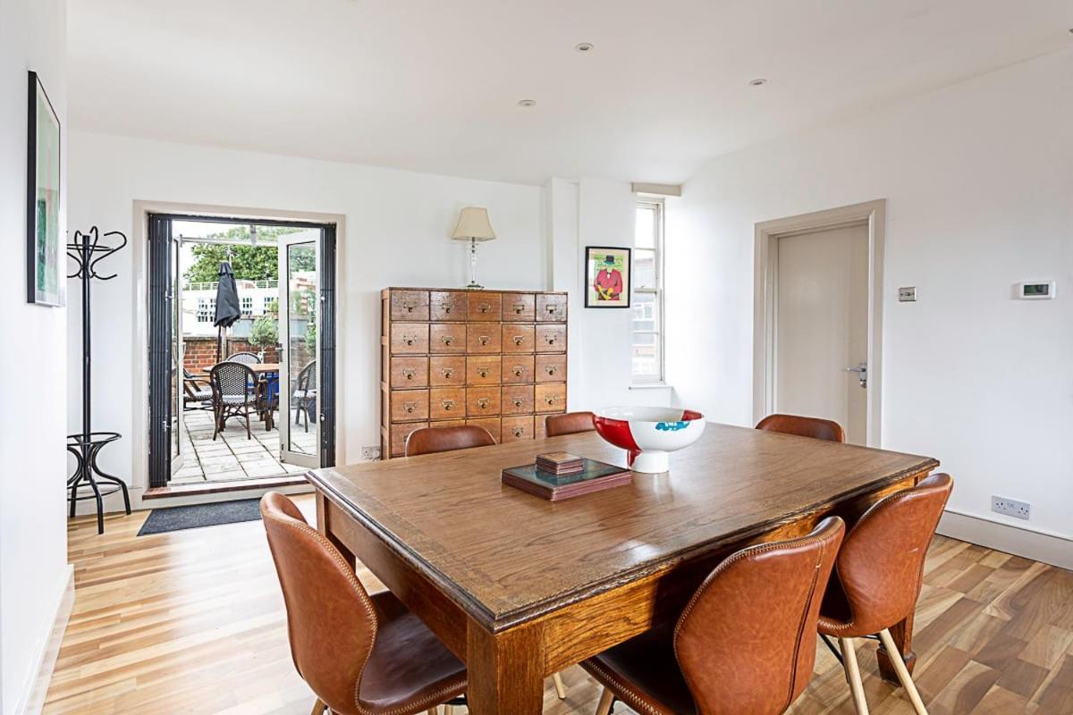 Contemporary Open Plan Penthouse Apartment *