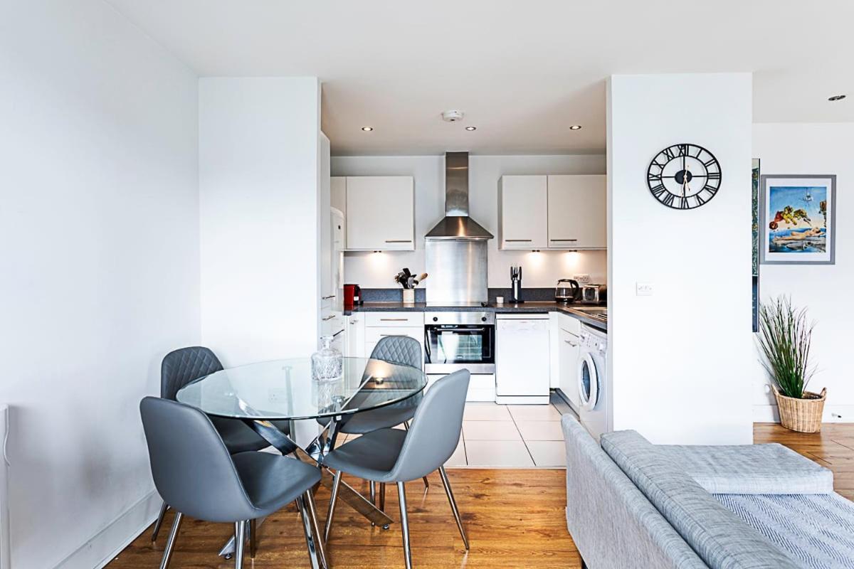 City-close 1-bed Near Tower Hill Lejlighed