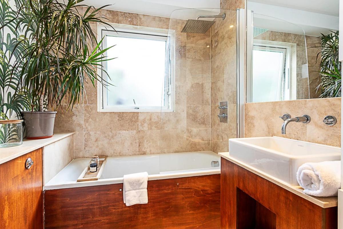3 Bed Luxury Penthouse In Shoreditch Apartment *