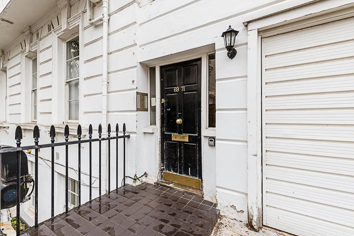 Beautiful Two Bedroom Abode Near Victoria Lejlighed