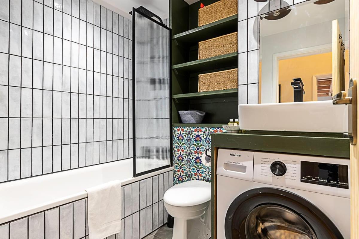 Beautiful Two Bedroom Abode Near Victoria Lejlighed *