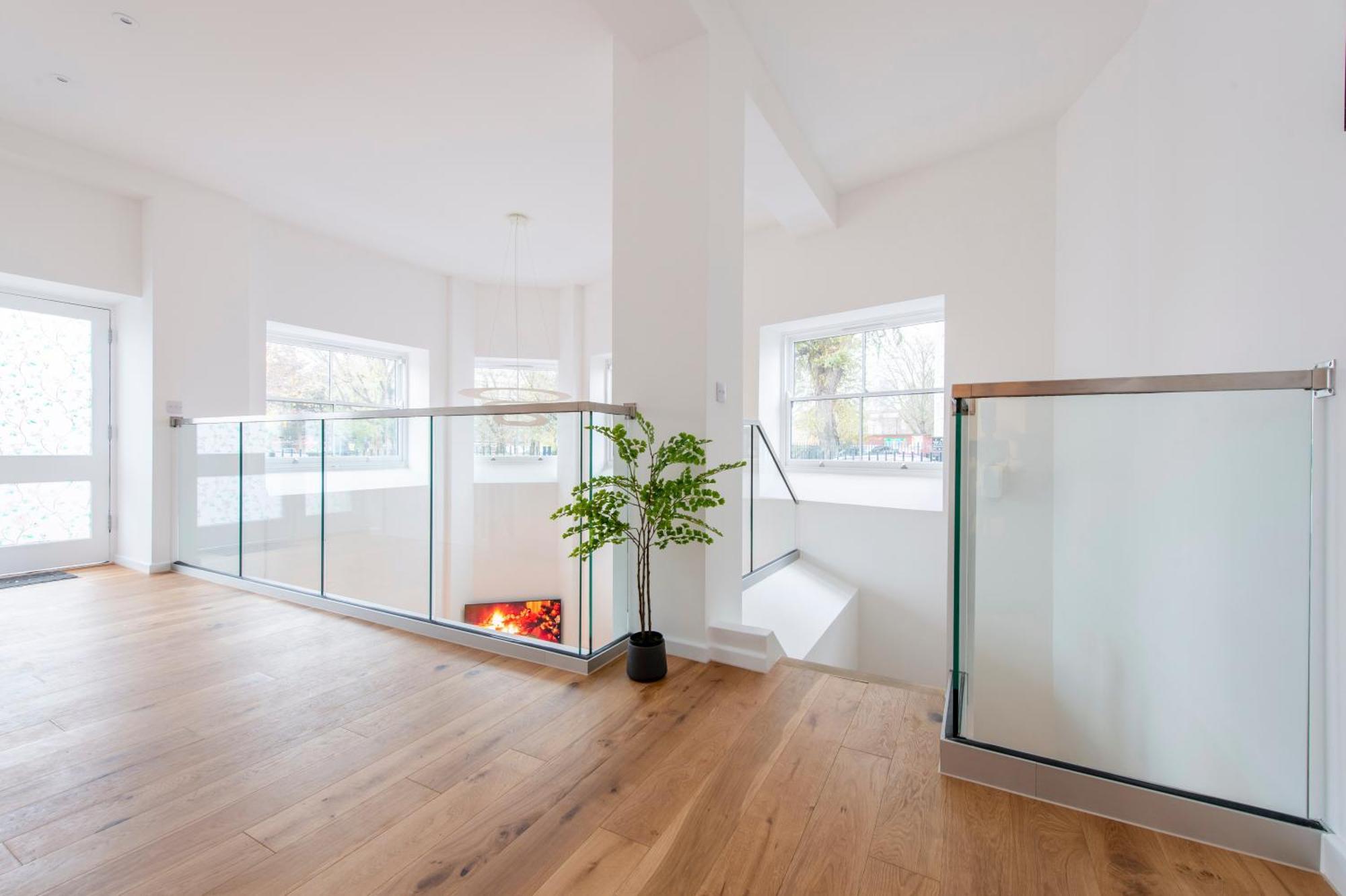 Appartement Exquisite 3br Duplex Period Conversion, Air-con & Amenities Londen