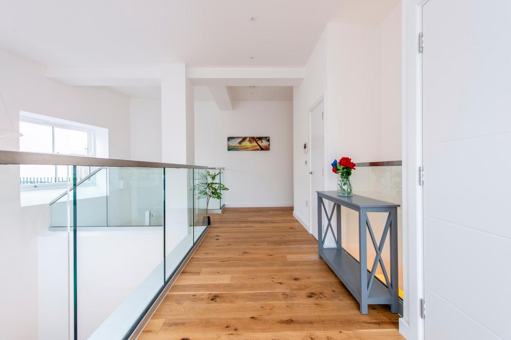 Exquisite 3br Duplex Period Conversion, Air-con & Amenities Appartement *