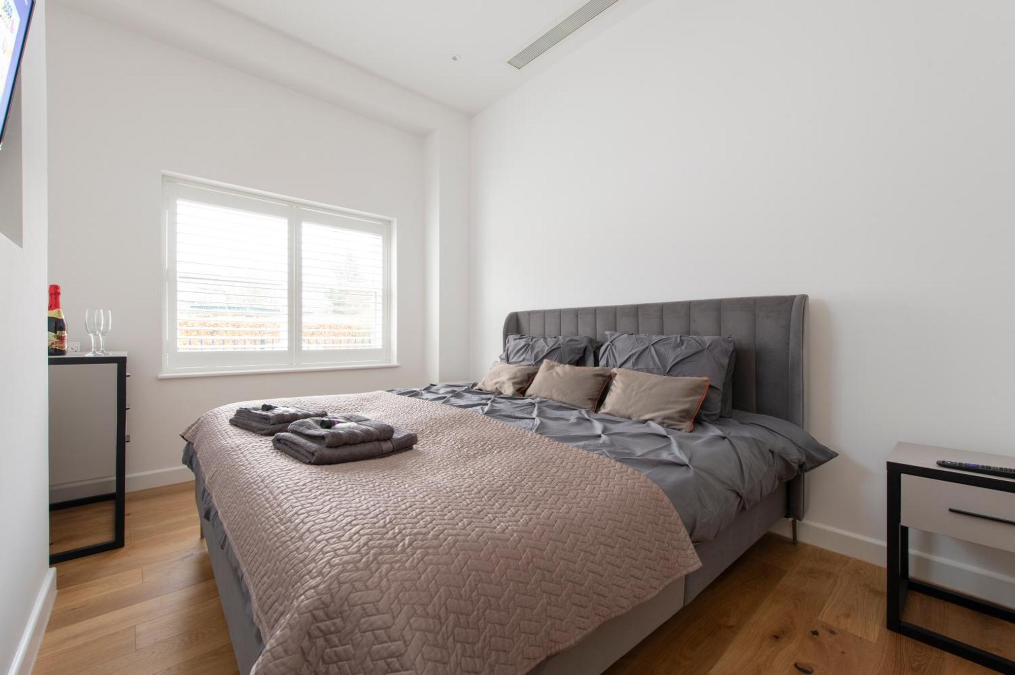 Appartement Exquisite 3br Duplex Period Conversion, Air-con & Amenities Londen
