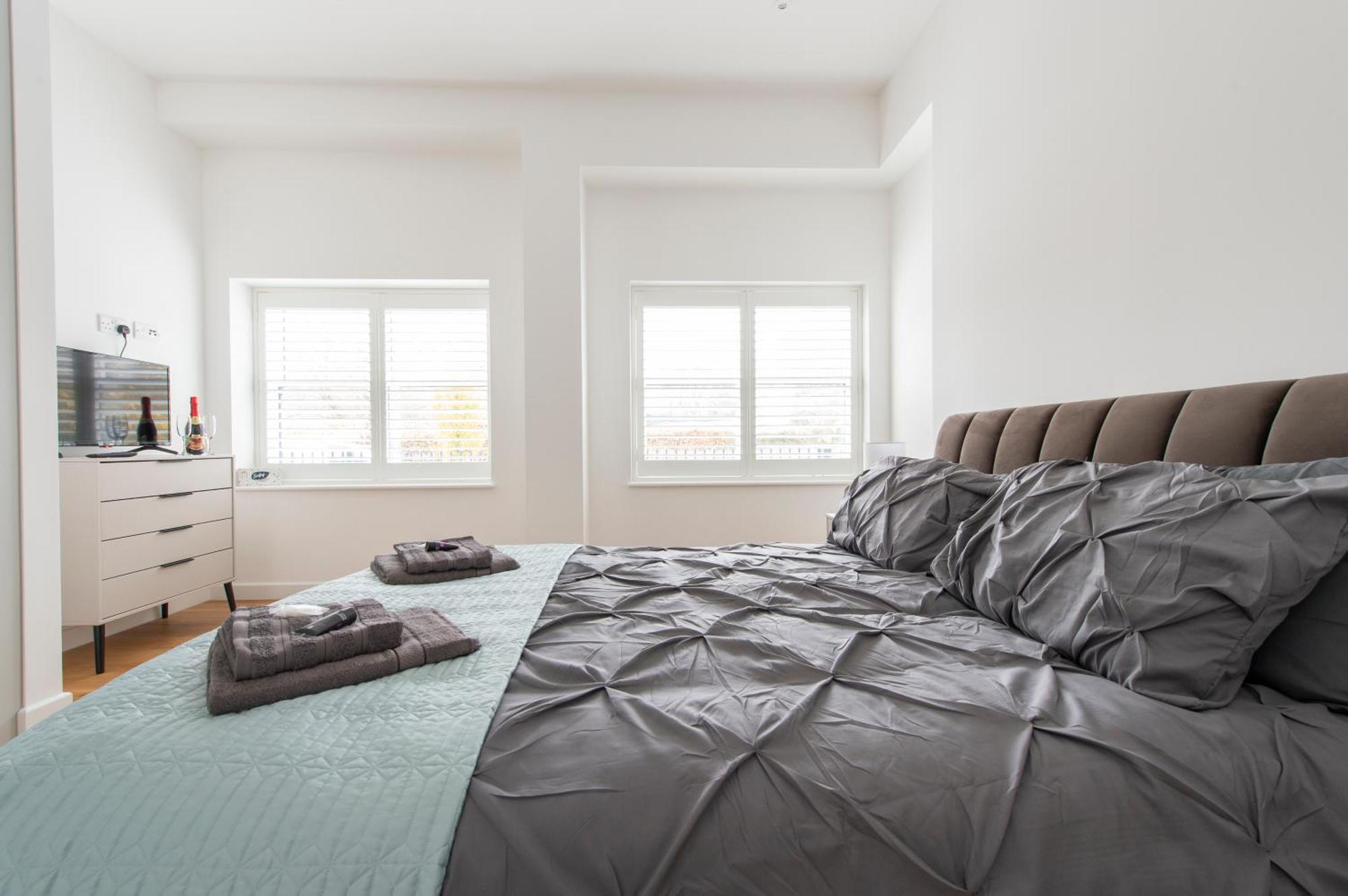 Exquisite 3br Duplex Period Conversion, Air-con & Amenities Londen