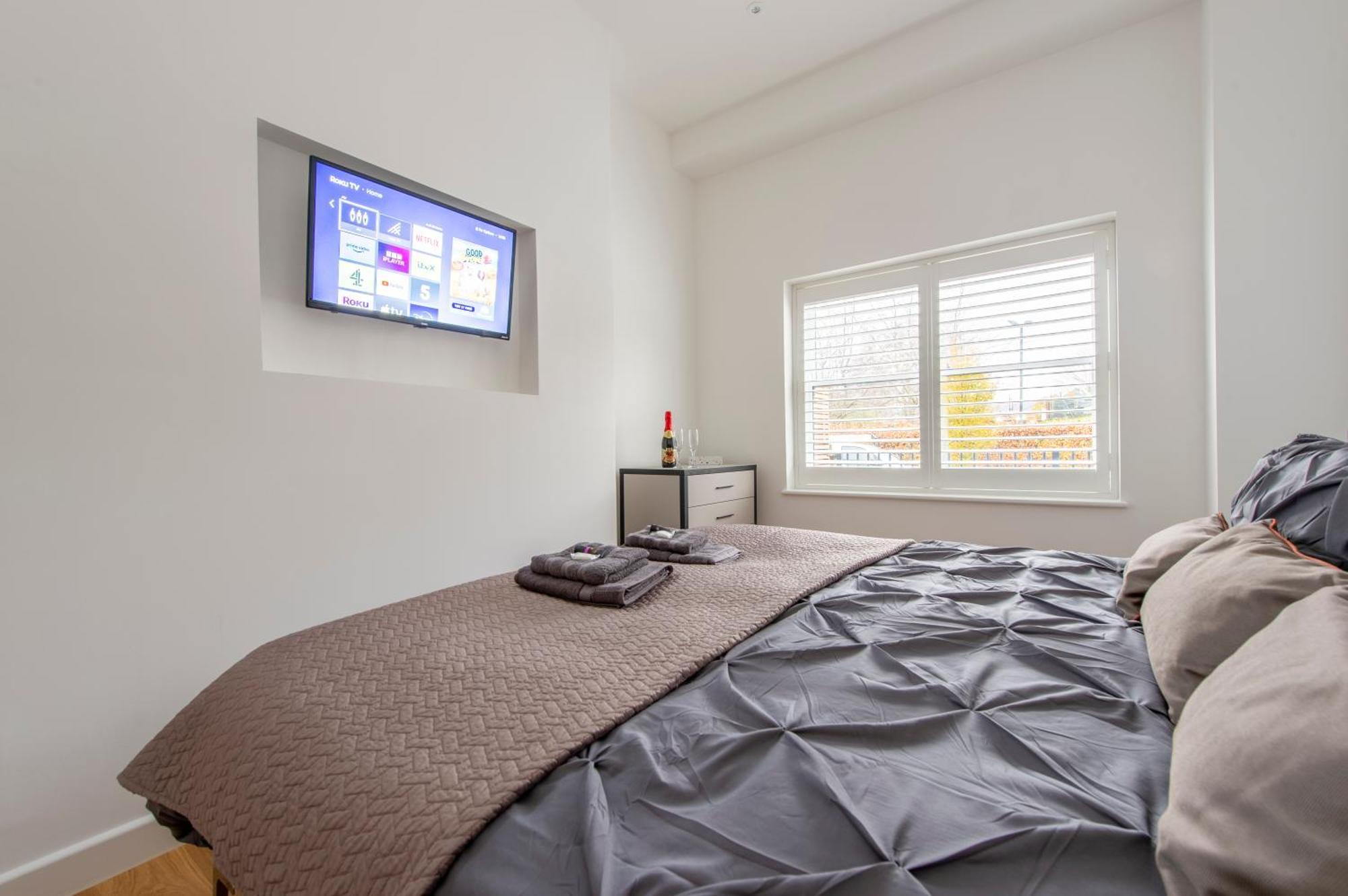 Exquisite 3br Duplex Period Conversion, Air-con & Amenities Londen