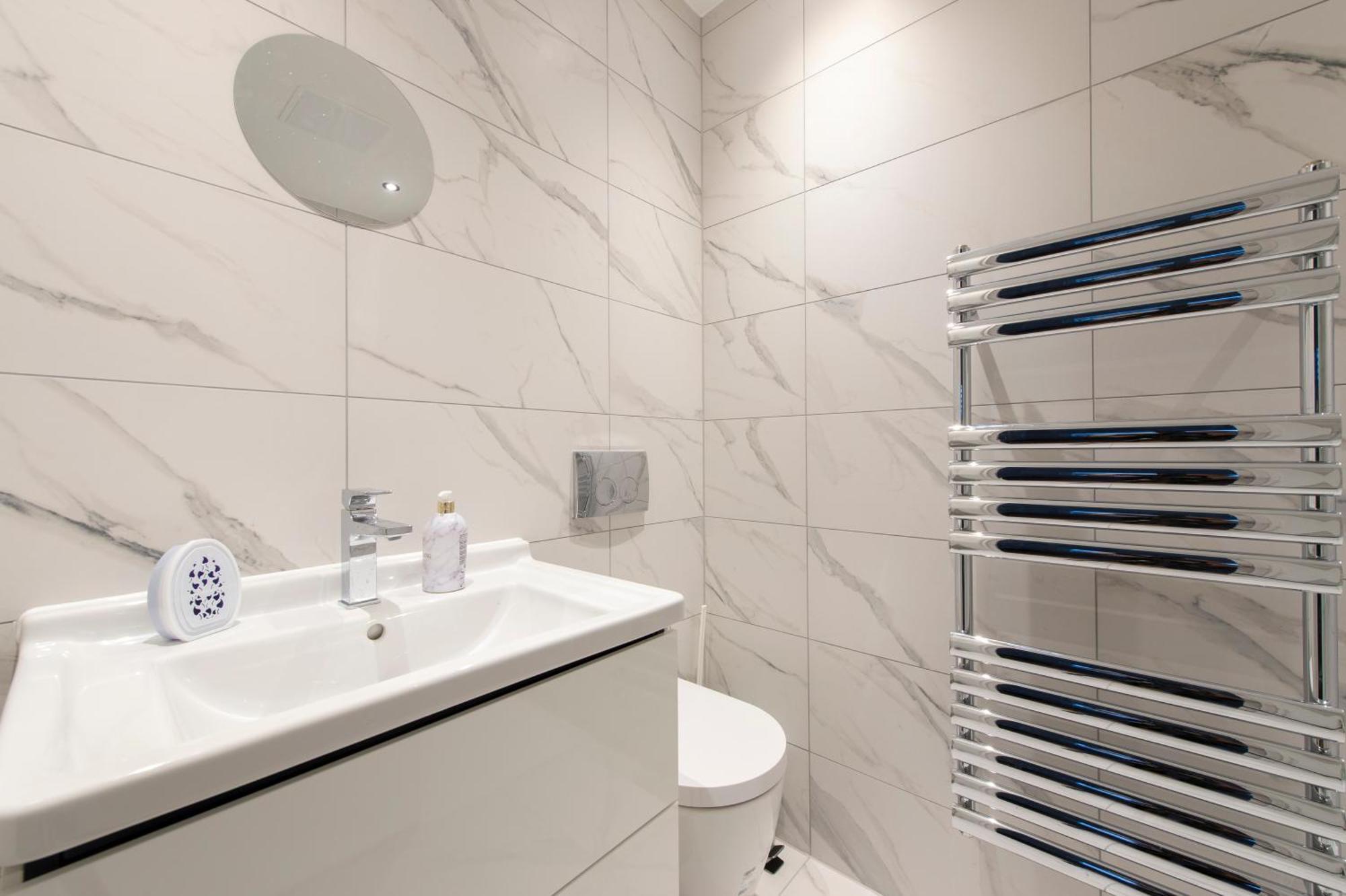 Exquisite 3br Duplex Period Conversion, Air-con & Amenities Appartement *