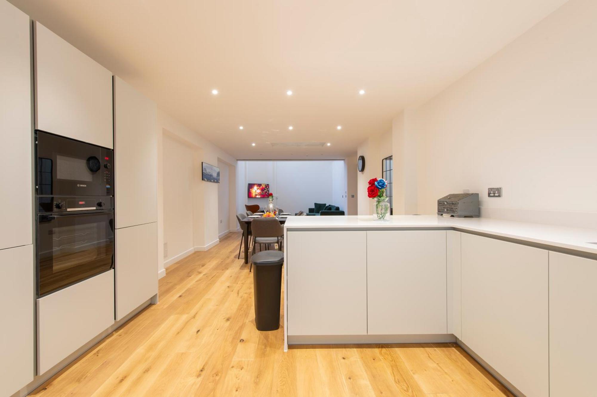 Exquisite 3br Duplex Period Conversion, Air-con & Amenities Appartement *