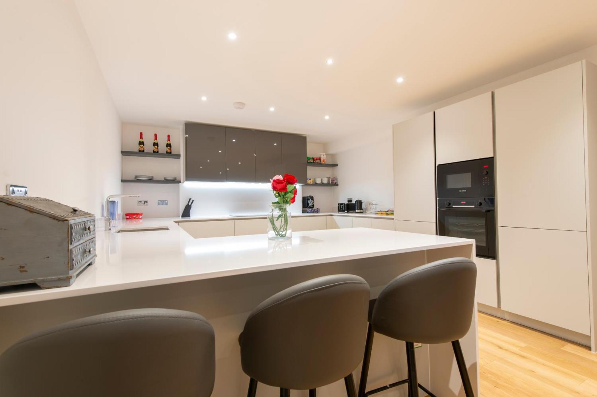 Appartement Exquisite 3br Duplex Period Conversion, Air-con & Amenities Londen