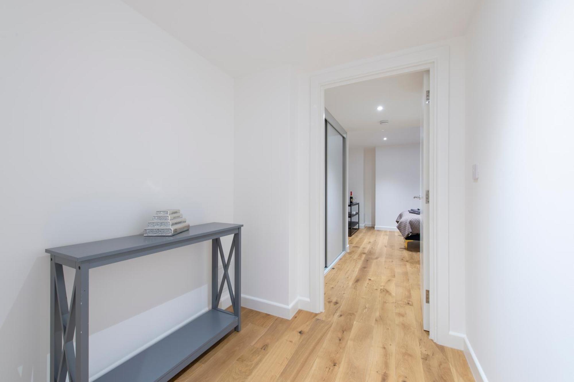 Exquisite 3br Duplex Period Conversion, Air-con & Amenities Londen