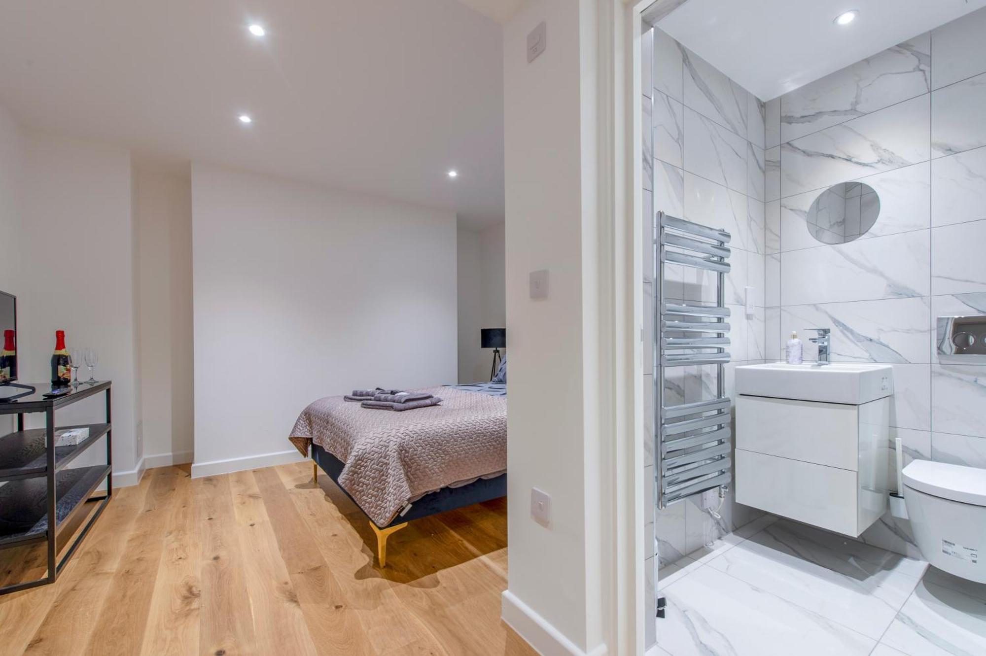 Exquisite 3br Duplex Period Conversion, Air-con & Amenities Appartement *