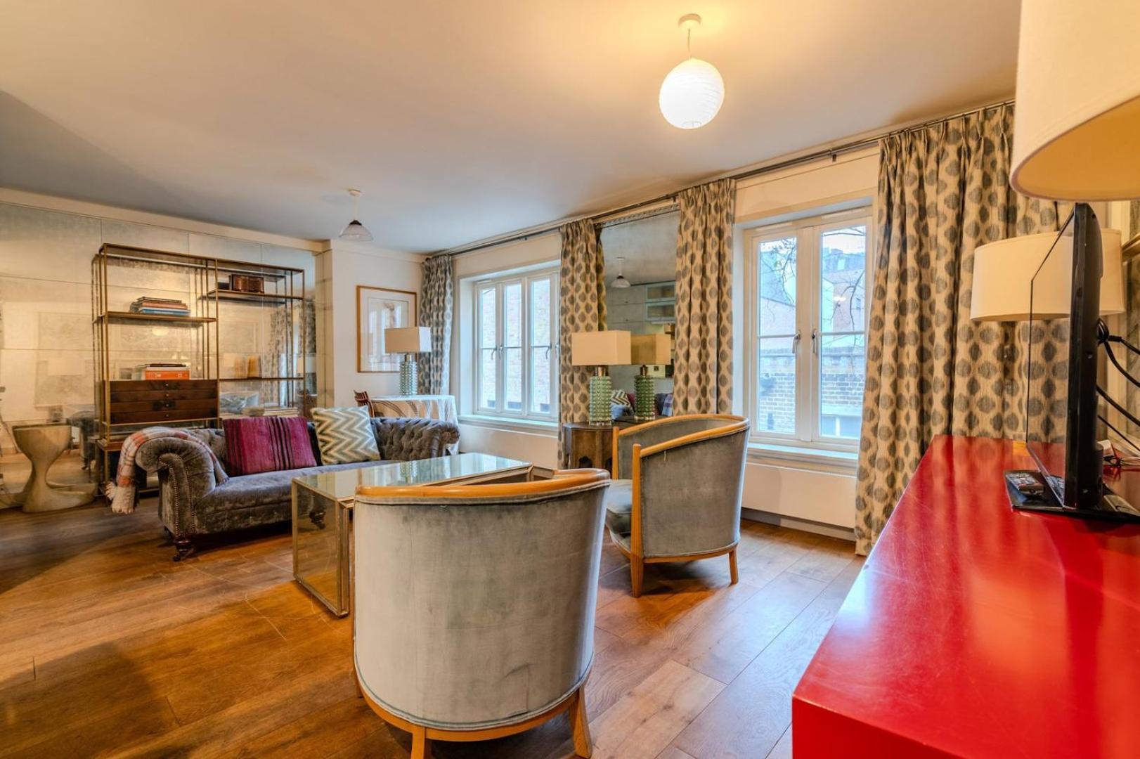 Beautiful Three Bedroom House In West * Londra