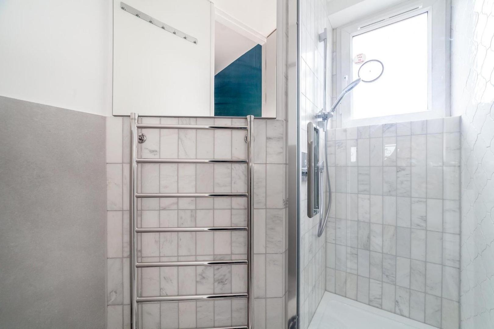 Excellent 3-bed Flat In Elephant & Castle Londen