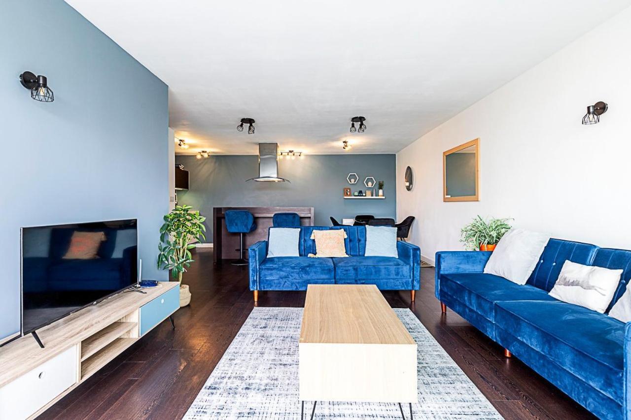 Apartment Airy 2-bedroom Flat With Balcony *