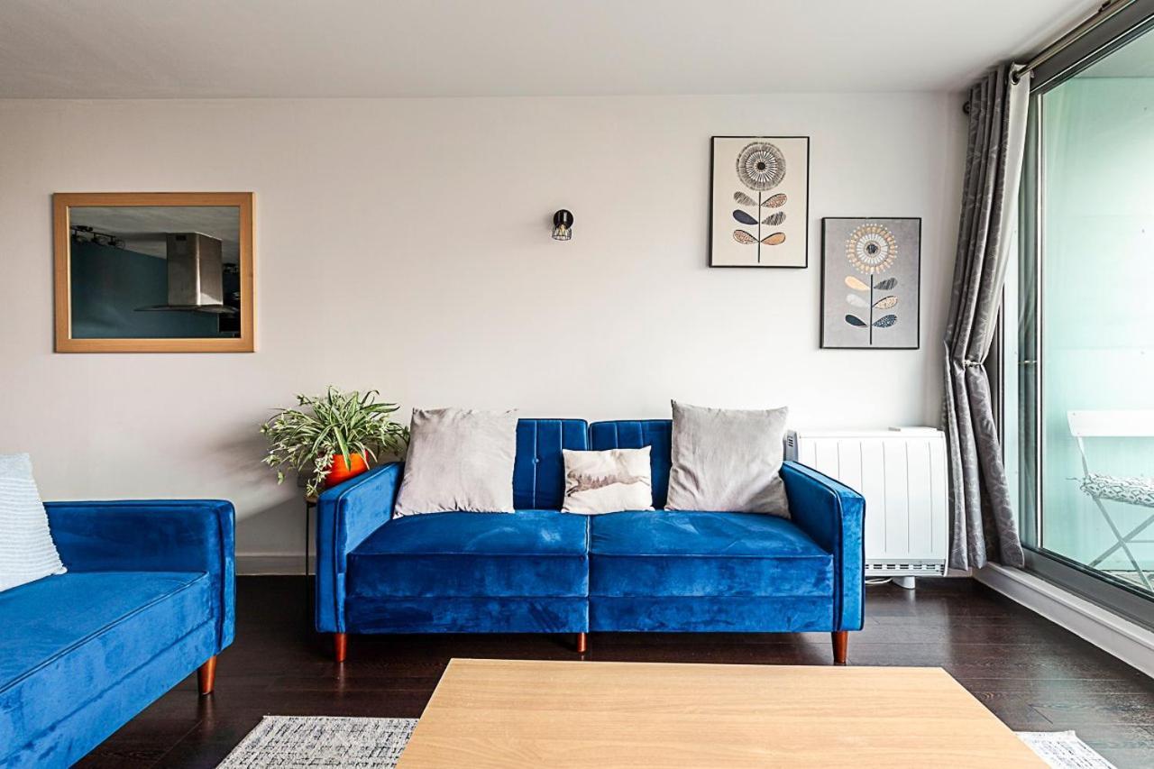 Apartment Airy 2-bedroom Flat With Balcony *