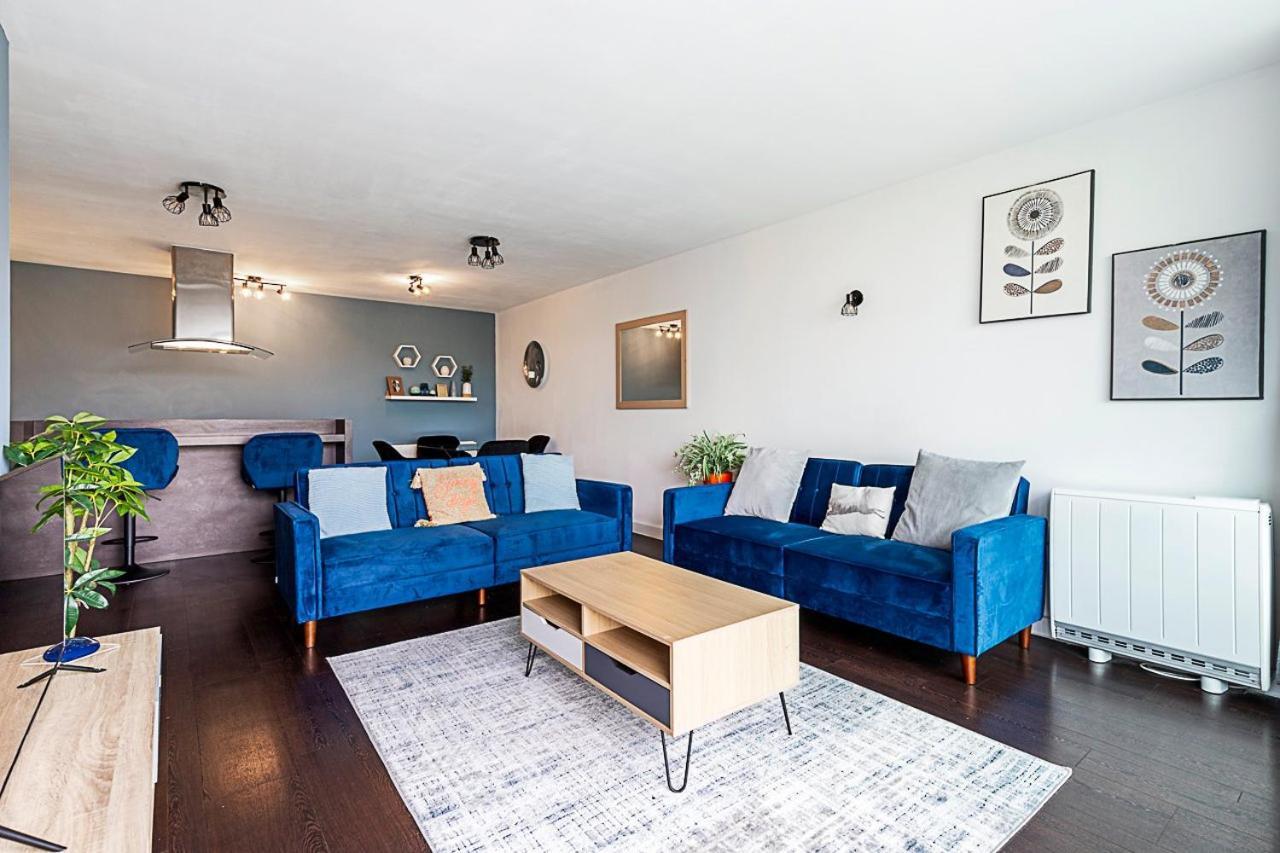 Airy 2-bedroom Flat With Balcony * Londen