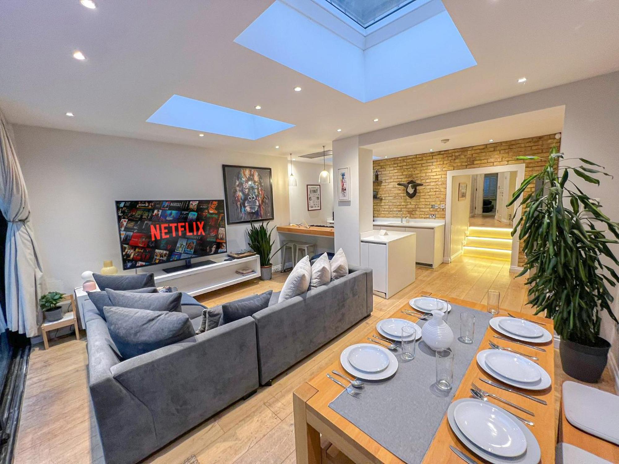 Leilighet Sleek 2 Bedroom Flat With Private Patio & Firepit In Shepherds Bush, Near Hammersmith