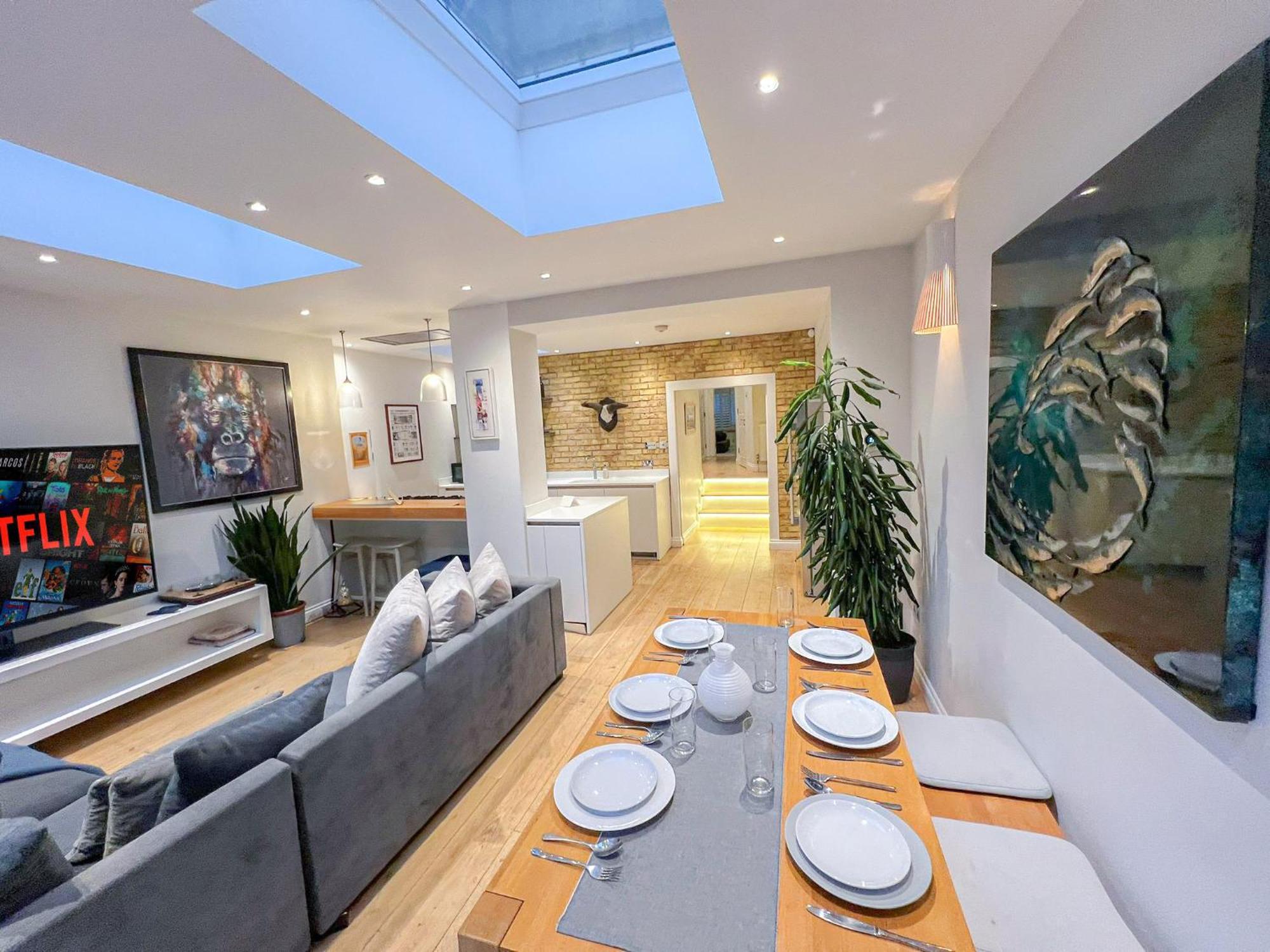 Leilighet Sleek 2 Bedroom Flat With Private Patio & Firepit In Shepherds Bush, Near Hammersmith *