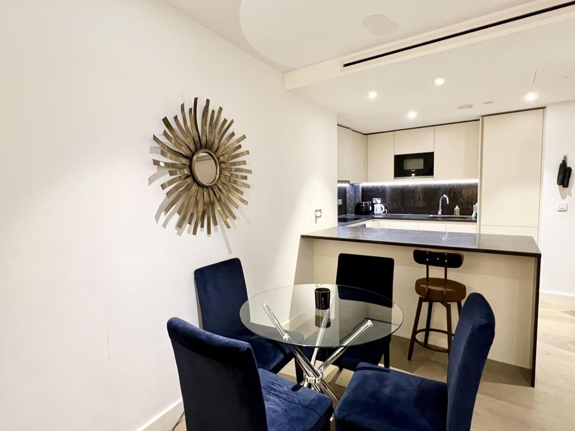 Tower Bridge Luxury Apartment