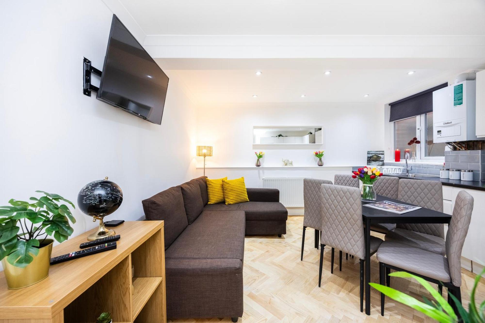 2 Bedroom Charming Family Leilighet