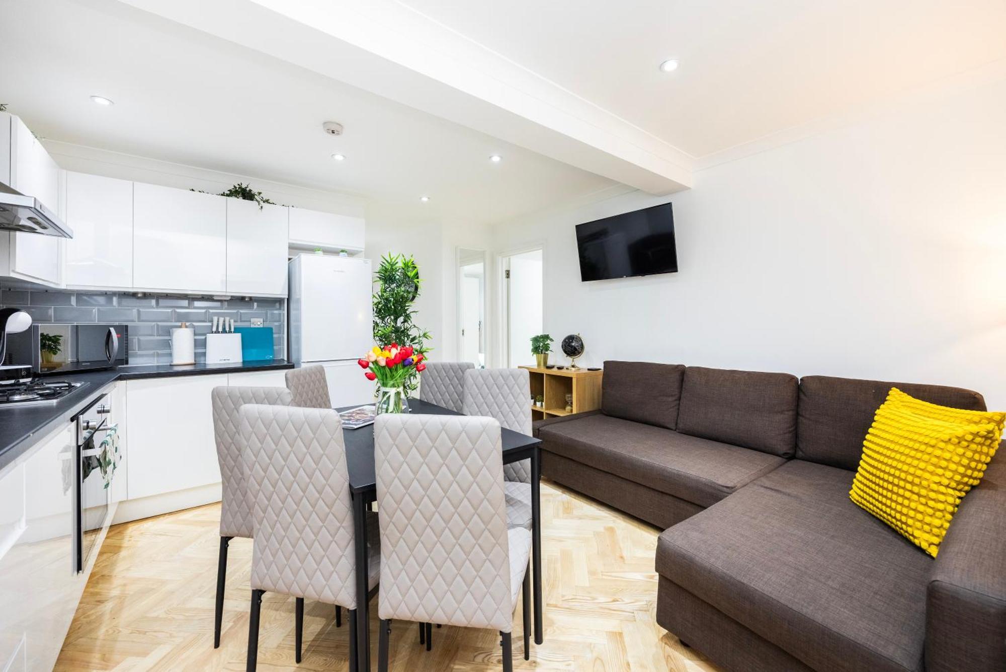 2 Bedroom Charming Family Apartment *