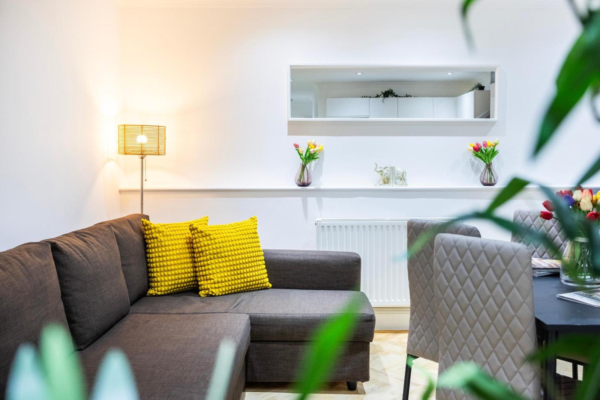 2 Bedroom Charming Family * London