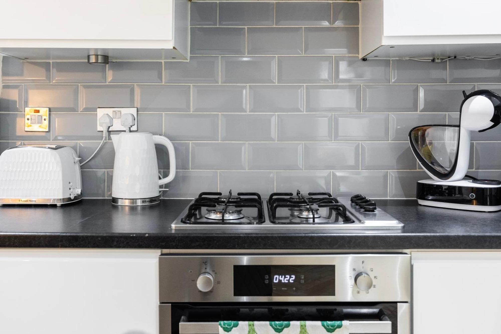 2 Bedroom Charming Family London