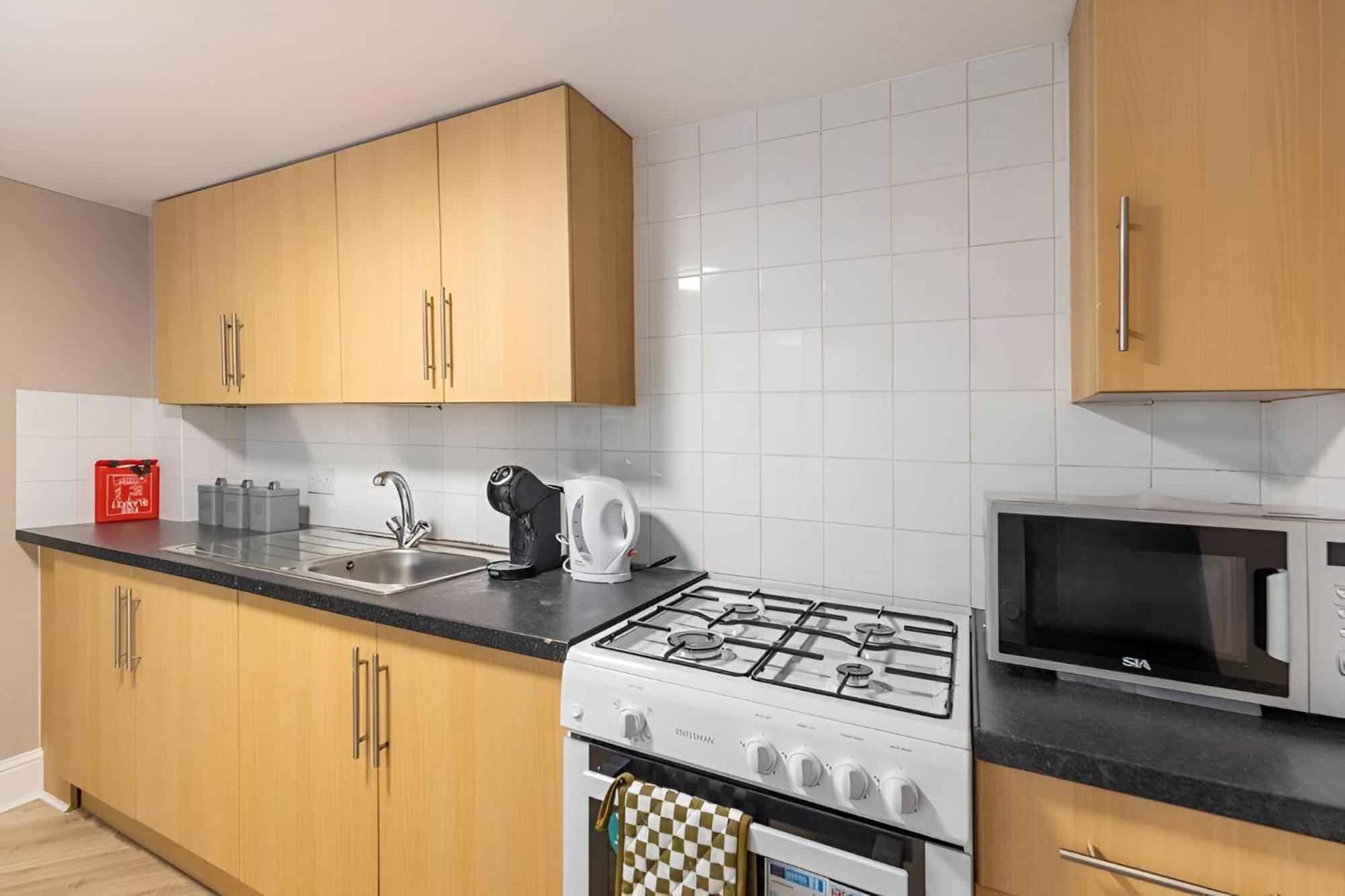 Lejlighed Bold & Vibrant 1-bedroom Escape In Prime Location!