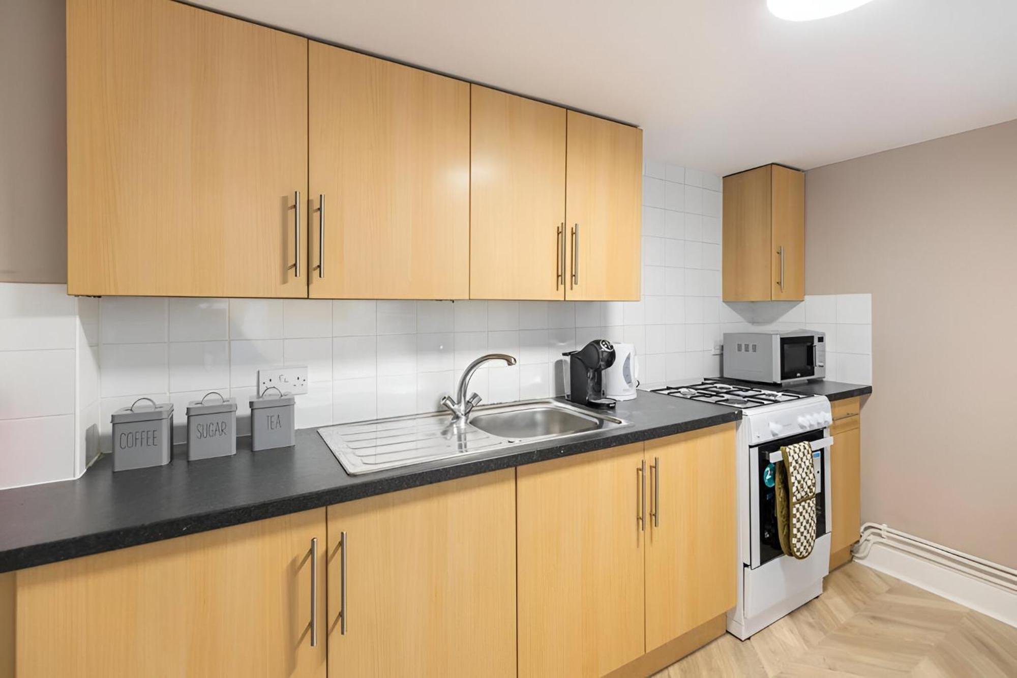Lejlighed Bold & Vibrant 1-bedroom Escape In Prime Location! *