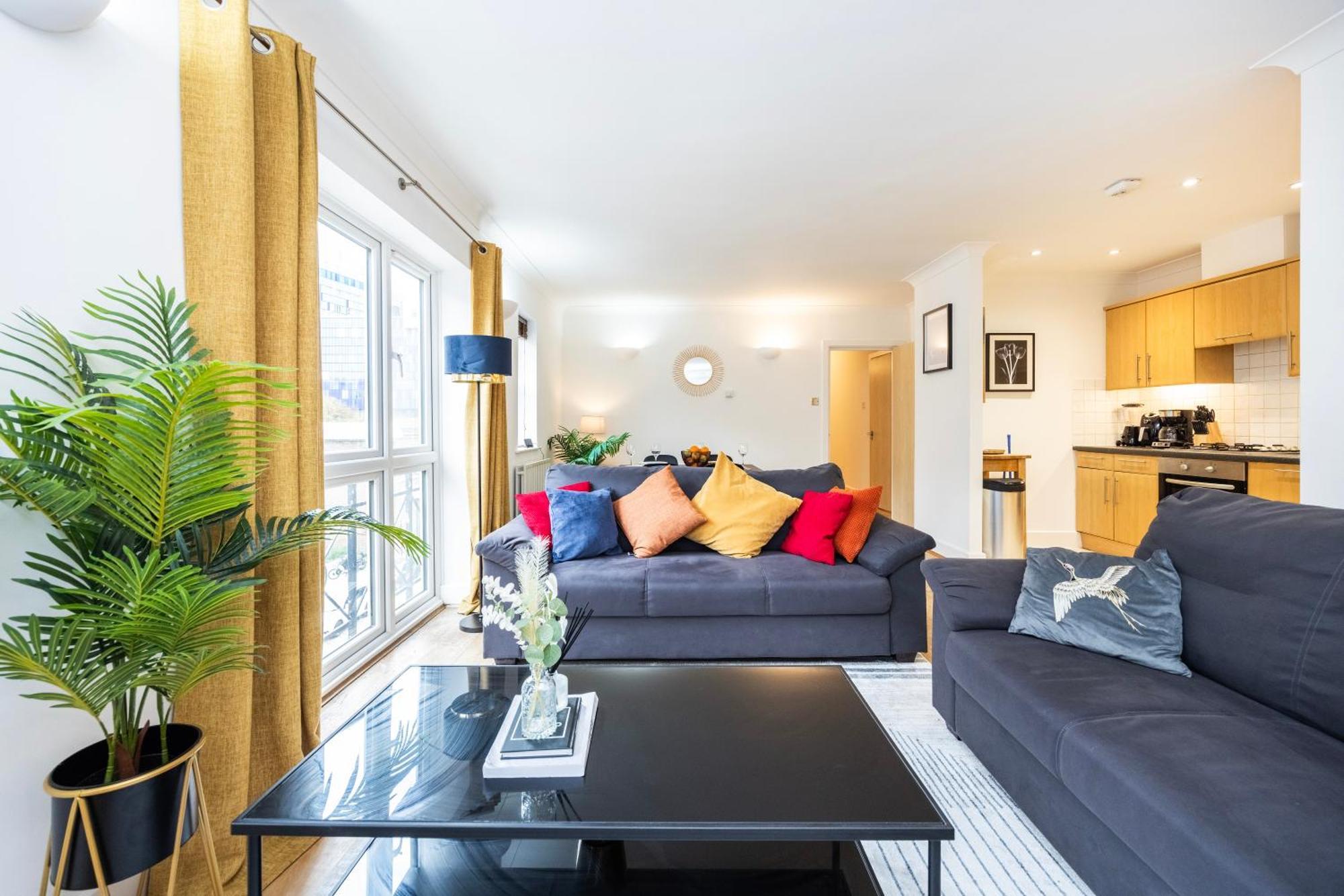 Cozy Haven - Bright 2br Apartment, Next To Major Station Londen