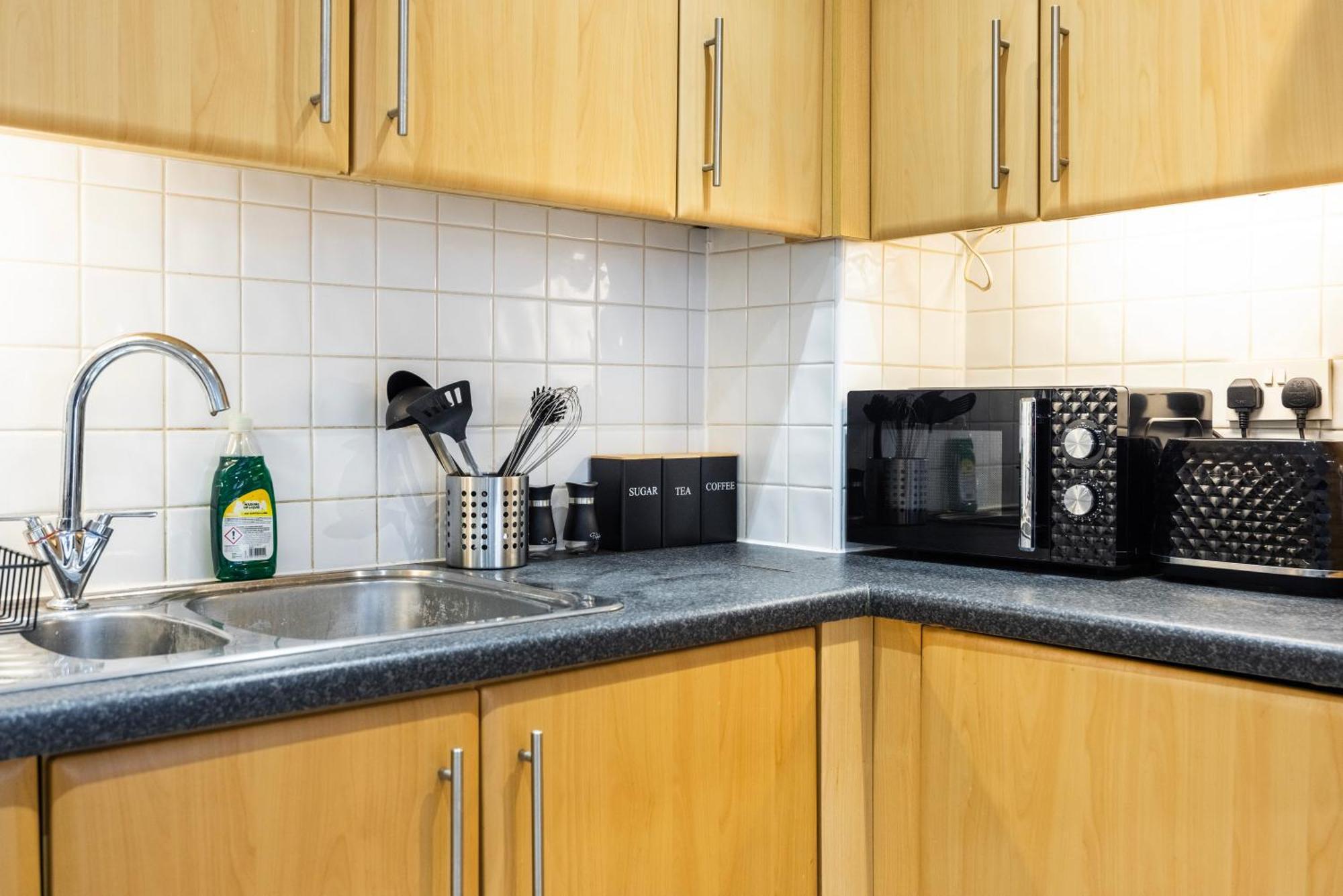 Cozy Haven - Bright 2br Apartment, Next To Major Station Appartement *