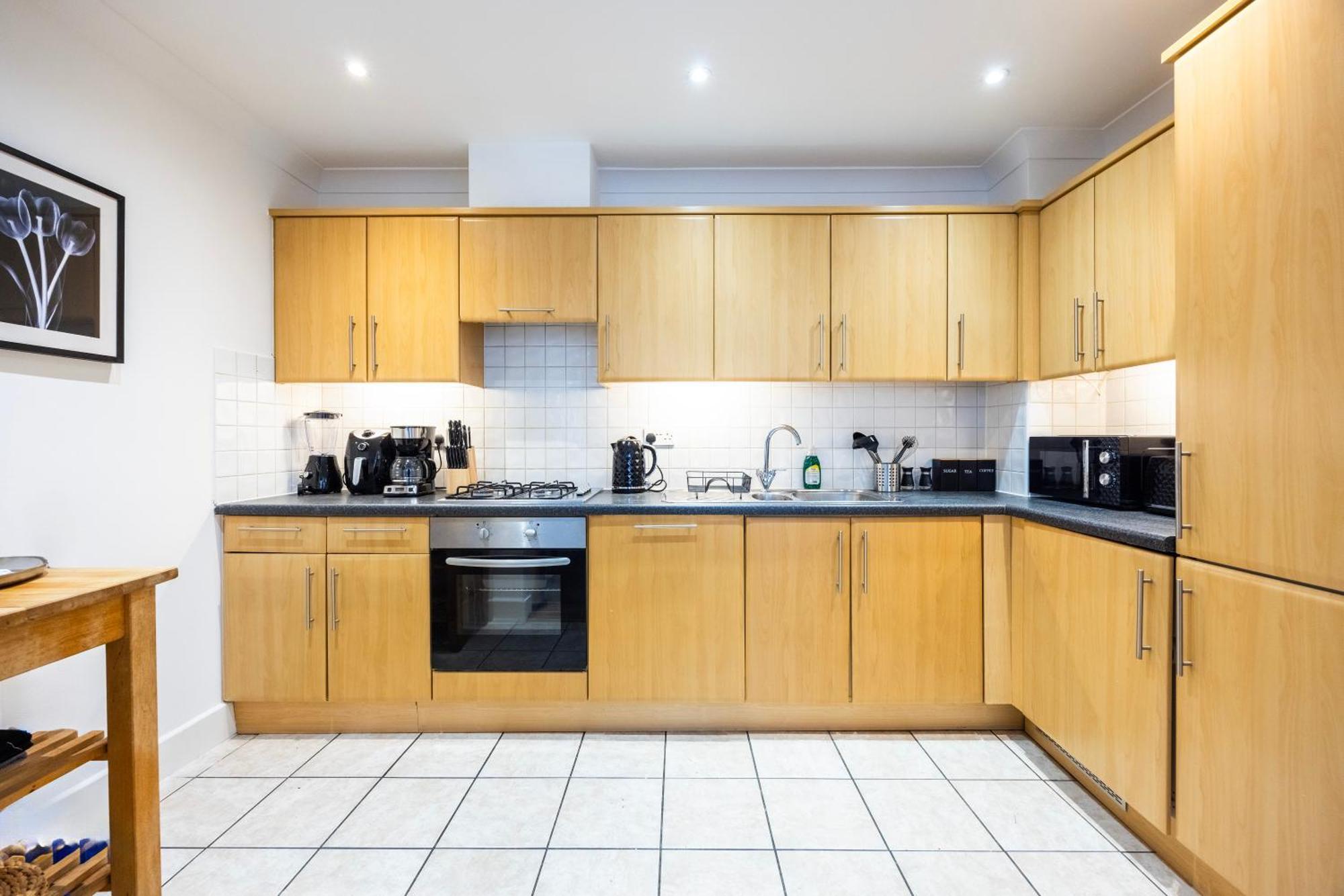 Appartement Cozy Haven - Bright 2br Apartment, Next To Major Station Londen