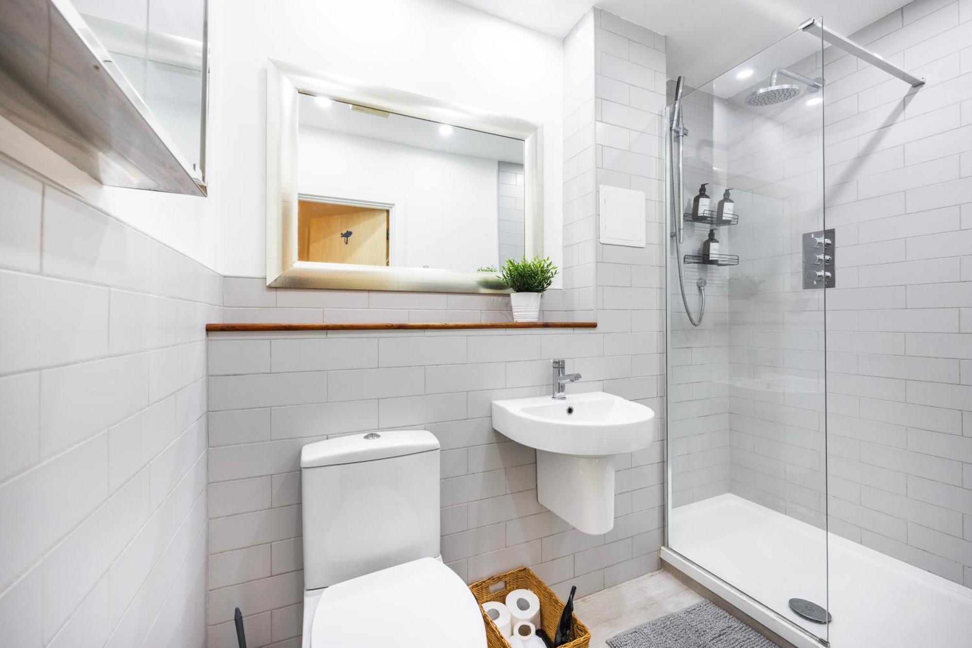 Cozy Haven - Bright 2br Apartment, Next To Major Station Londen