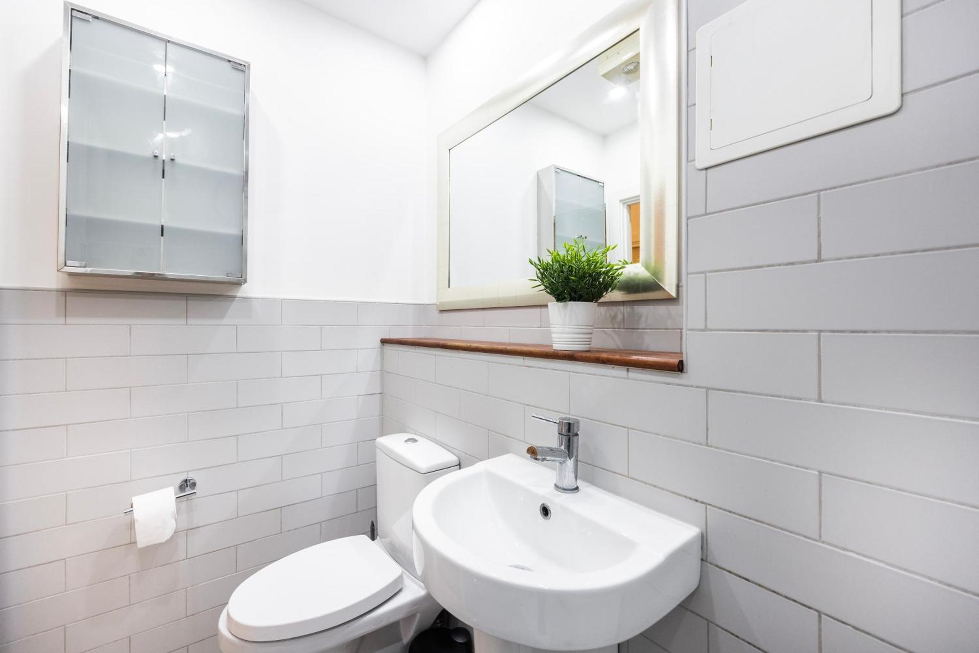 Cozy Haven - Bright 2br Apartment, Next To Major Station Londen
