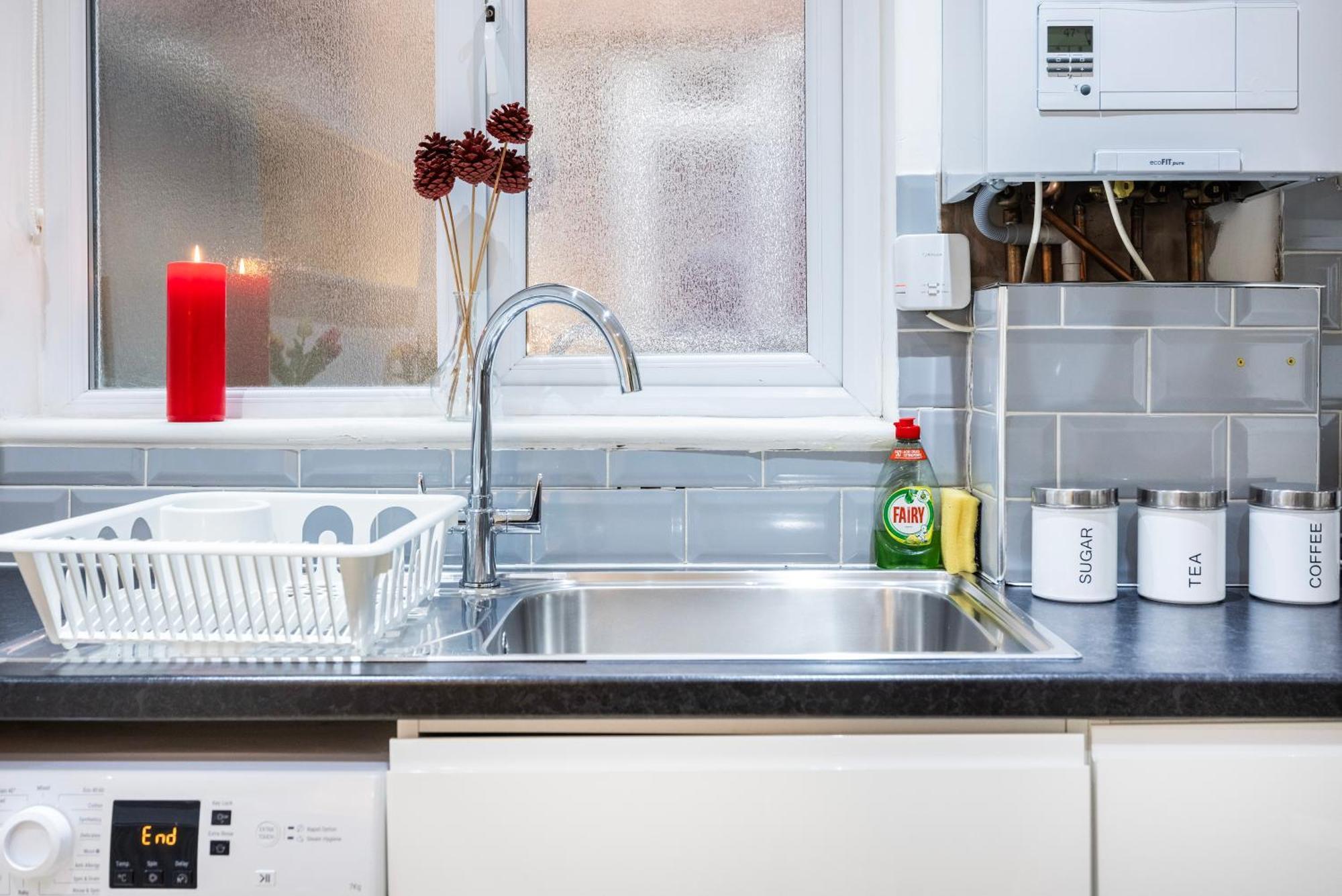 2 Bedroom Charming Family Apartment London
