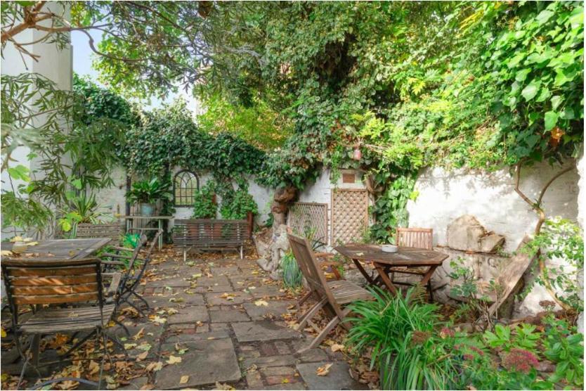 Holiday home Tranquil 2bed With Communal Garden Near Train Station London