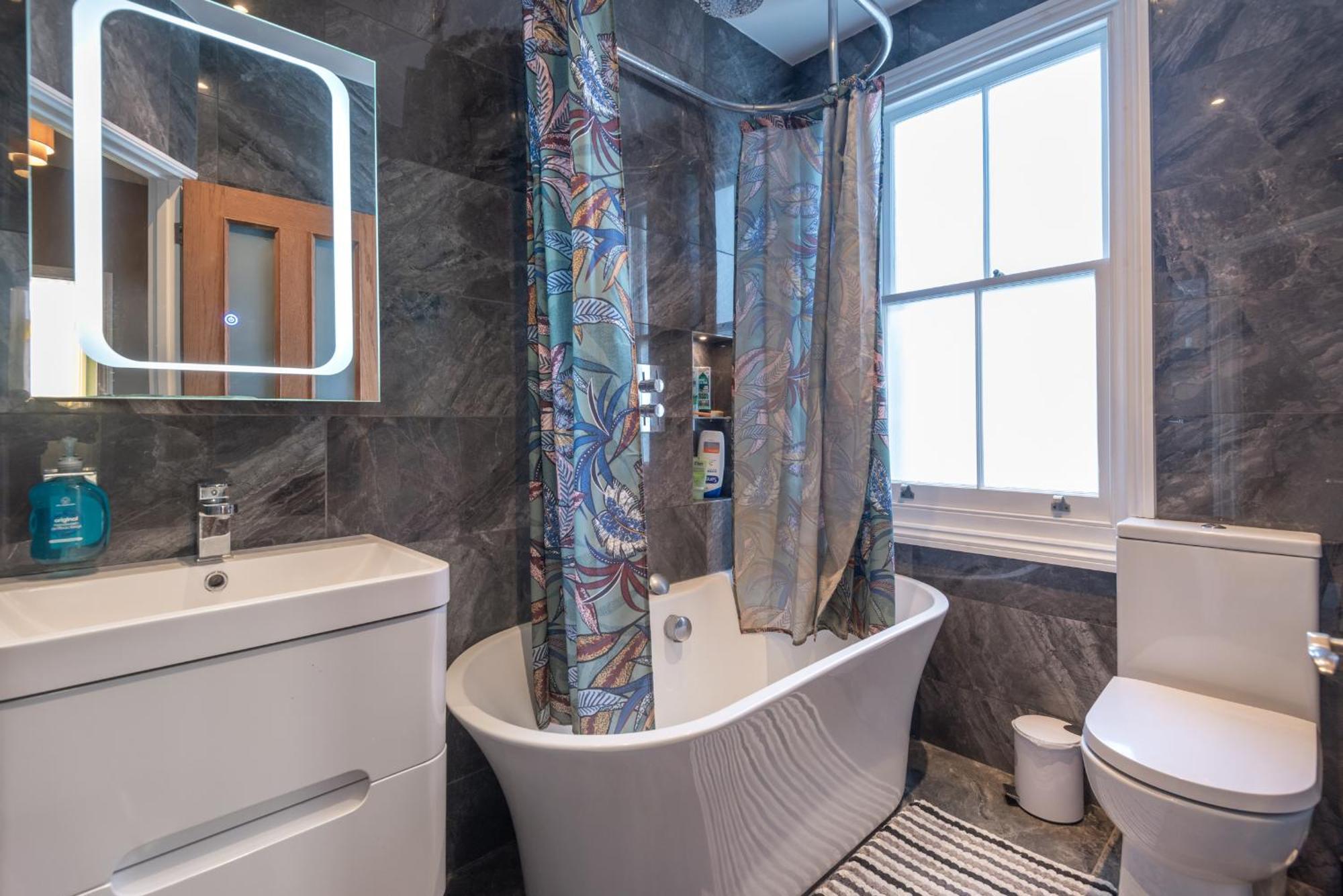 Lrg Stunning 4bd Crouchend House *